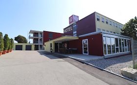 iQ-Hotel